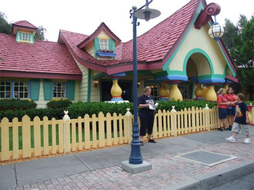 mickeys_country_house